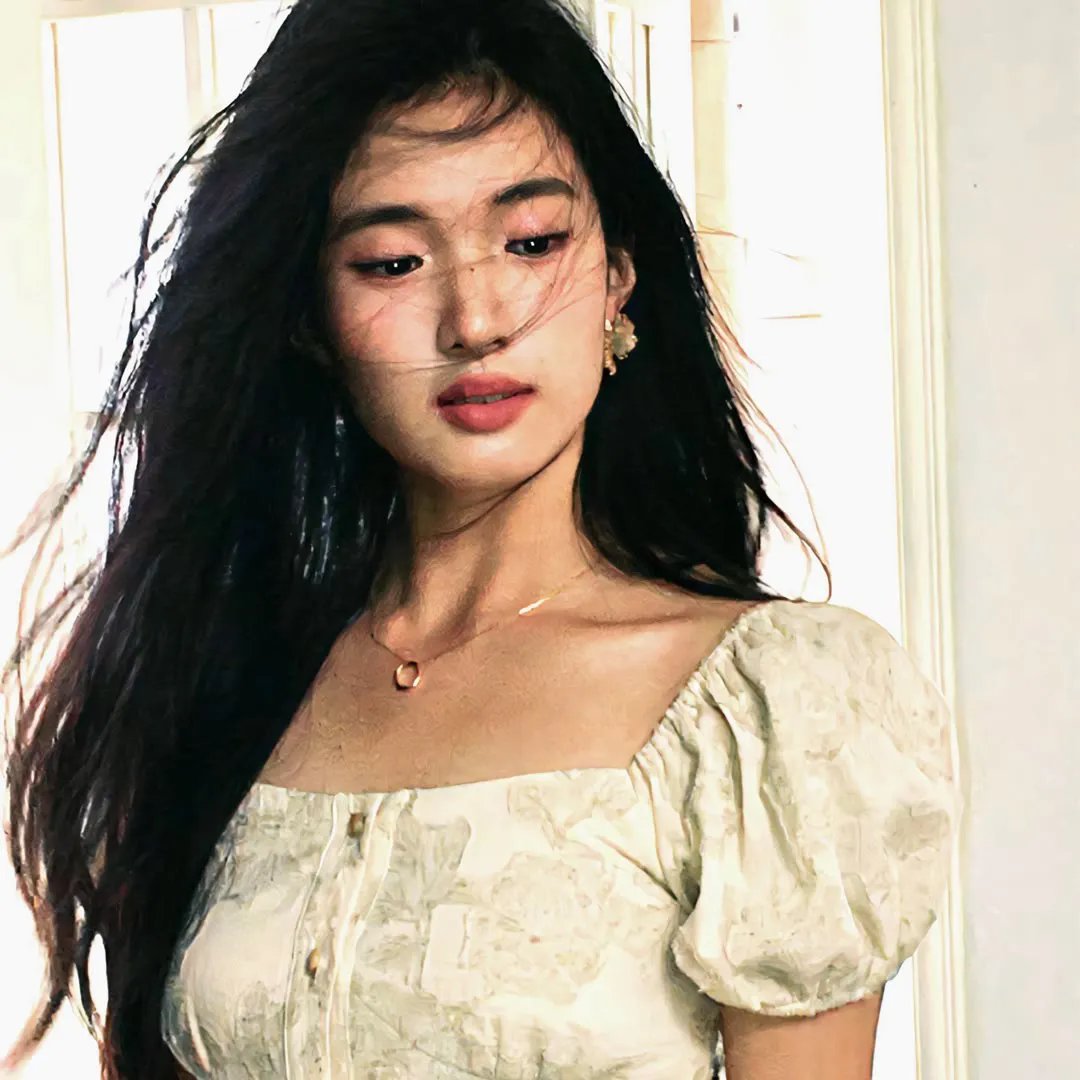 年轻女孩爱过来